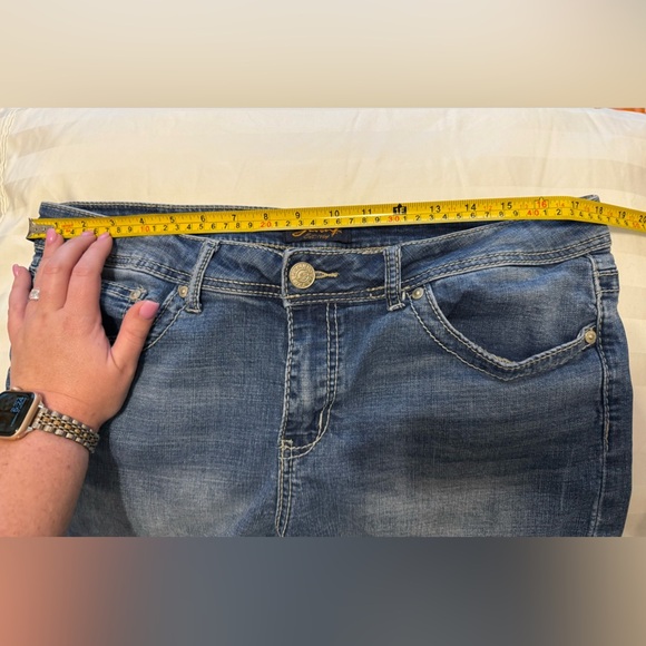 Seven7 Classic Blue Denim Shorts - Picture 5 of 5